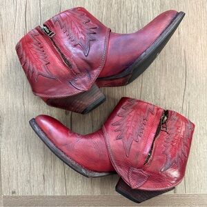HTC Hollywood Trading Company Folded Cowboy Ankle Boots in Burgundy Sz 37 / 7 US
